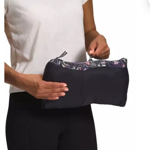 The North Face Women's 1996 Retro Nuptse Jacket size small - Picture 3 of 10